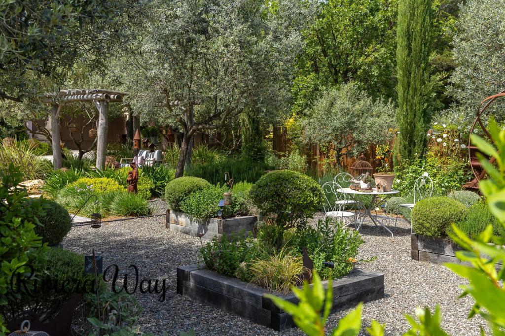 6 room villa in Draguignan, photo #7, listing #106225560