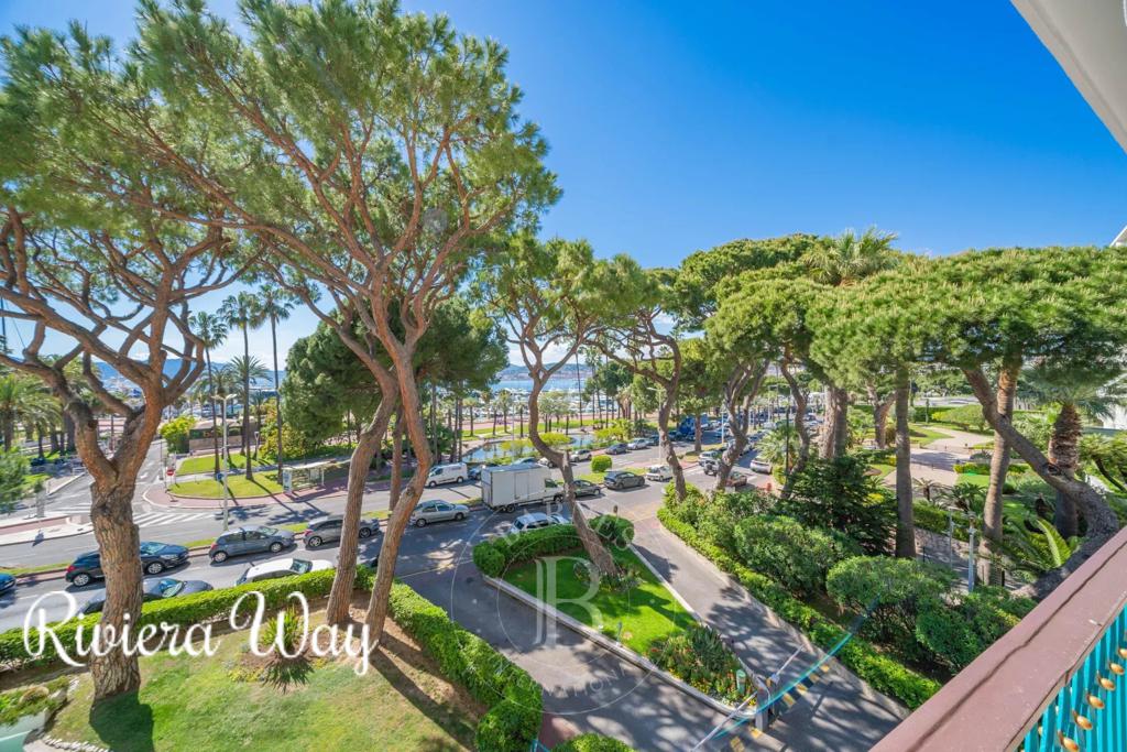 4 room apartment in Cannes, photo #5, listing #99642564