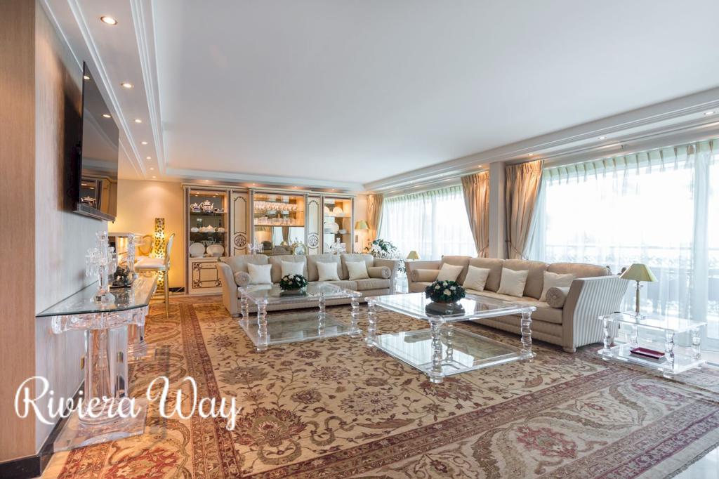 9 room apartment in Cannes, photo #6, listing #92003562