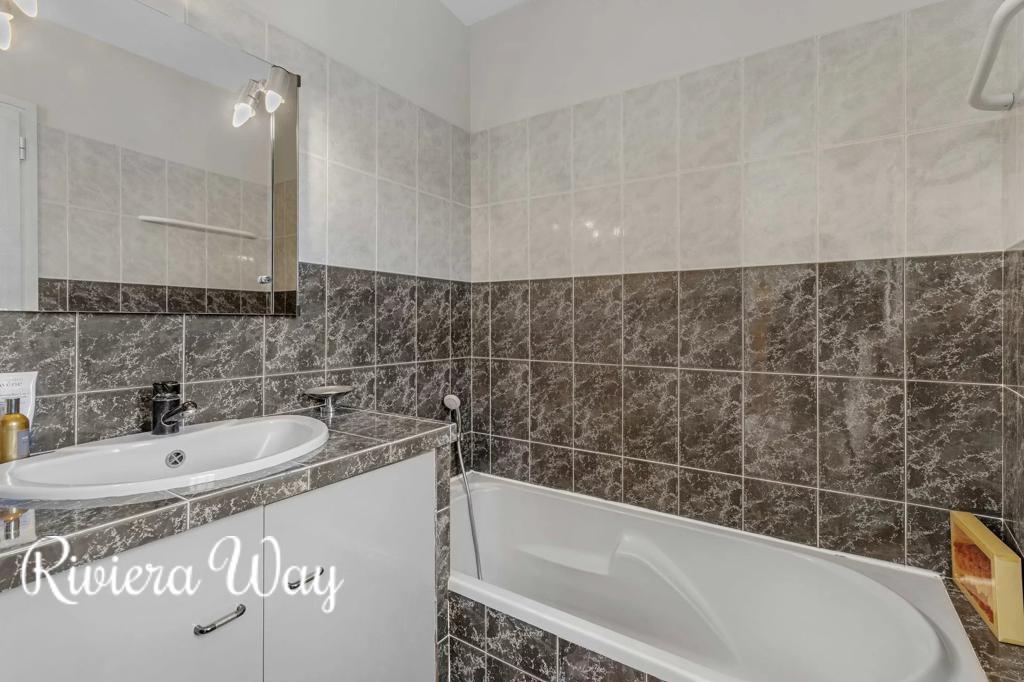 9 room villa in Toulon, photo #10, listing #105239778