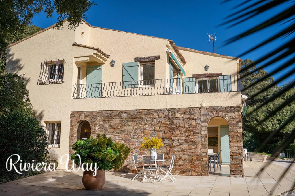 Villa in Cavalaire-sur-Mer, photo #6, listing #105900522