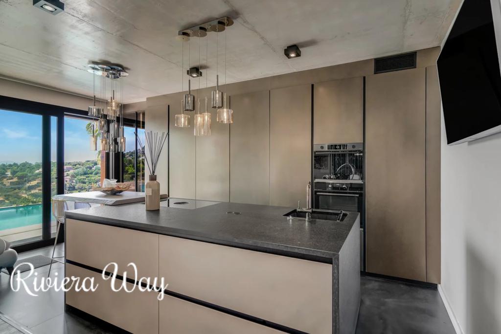 5 room villa in Roquebrune-sur-Argens, photo #9, listing #106670676