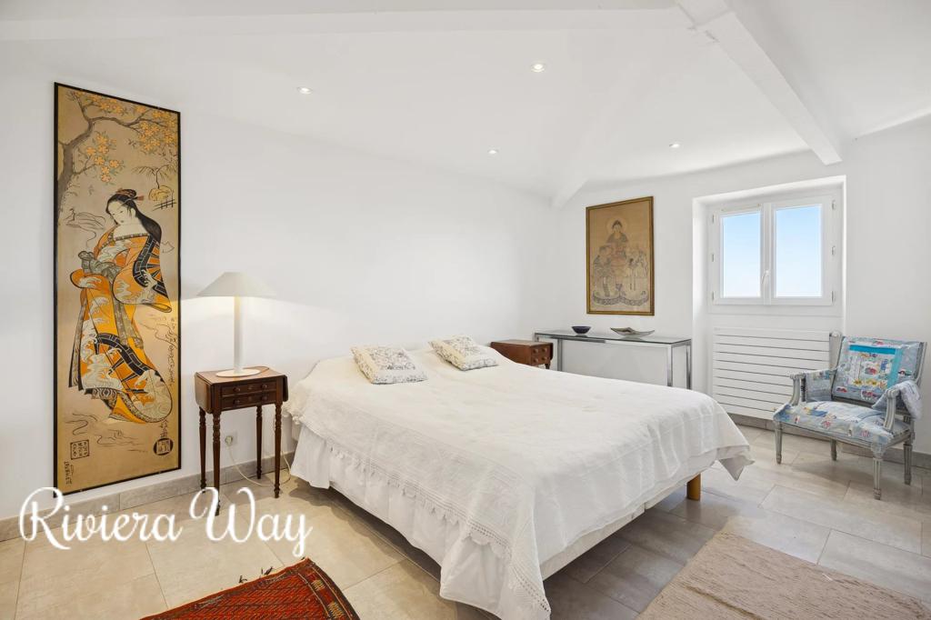 9 room villa in Grasse, photo #9, listing #104939310