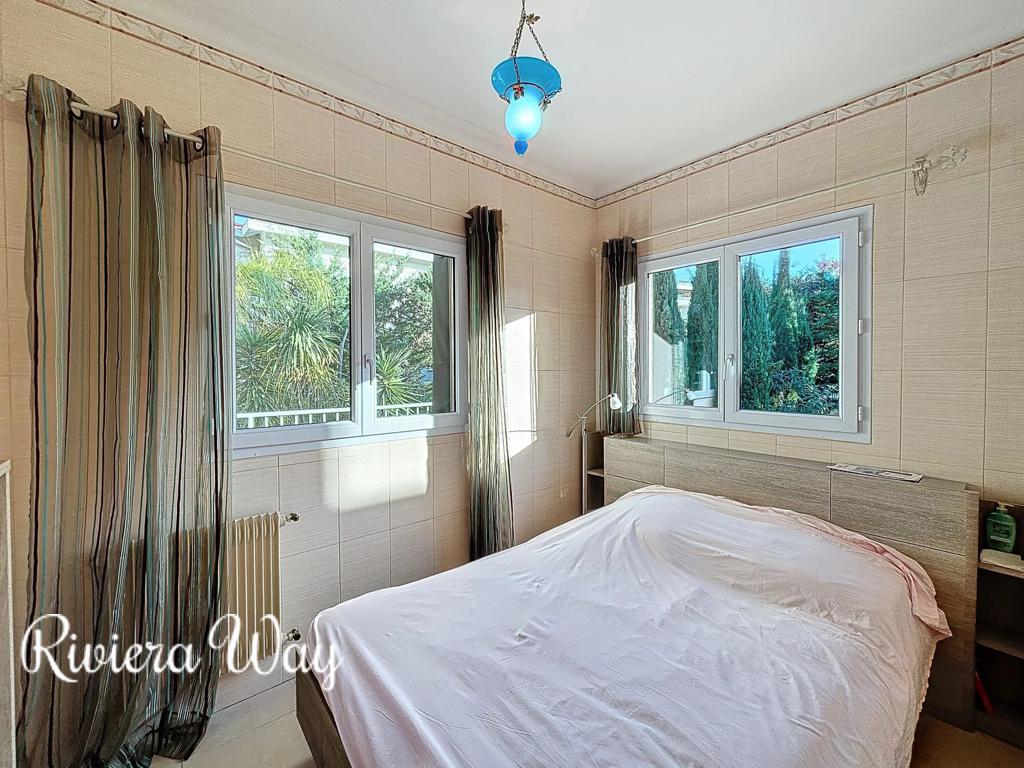 4 room villa in Cap d'Antibes, photo #8, listing #106390410