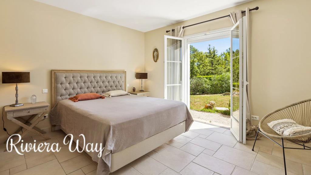 6 room villa in Fayence, photo #1, listing #104187174