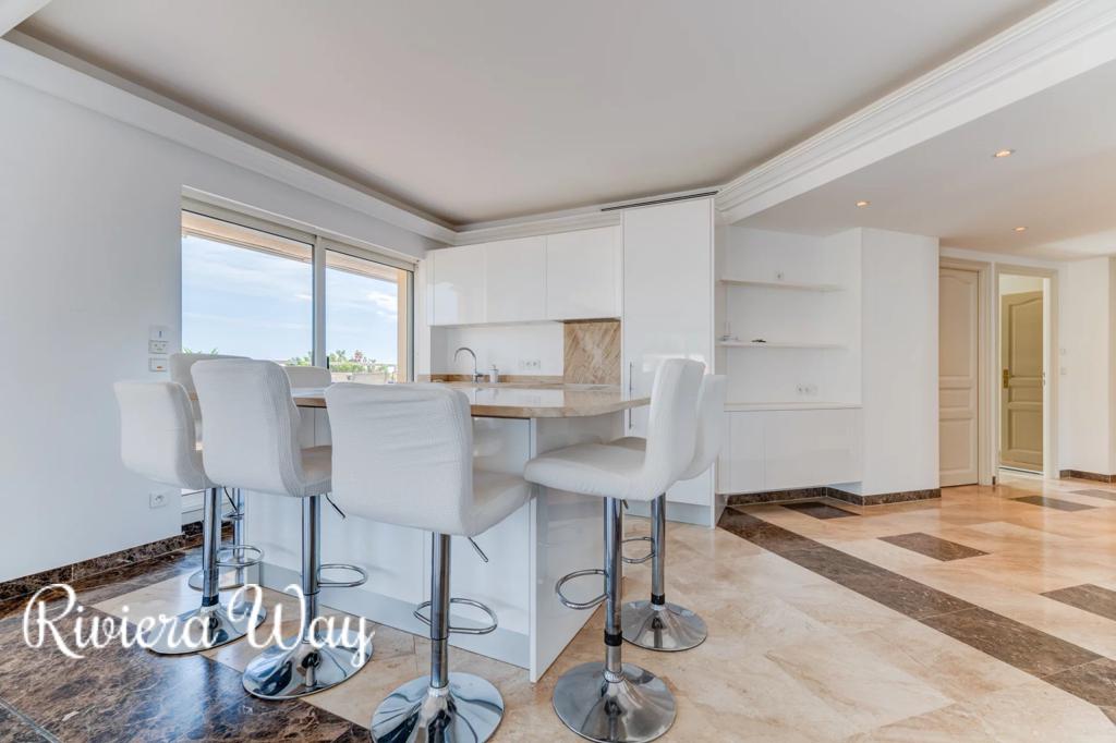 4 room apartment in Cannes, photo #5, listing #106239756