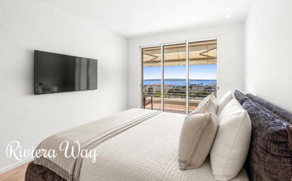 4 room apartment in Cannes, photo #8, listing #106122366