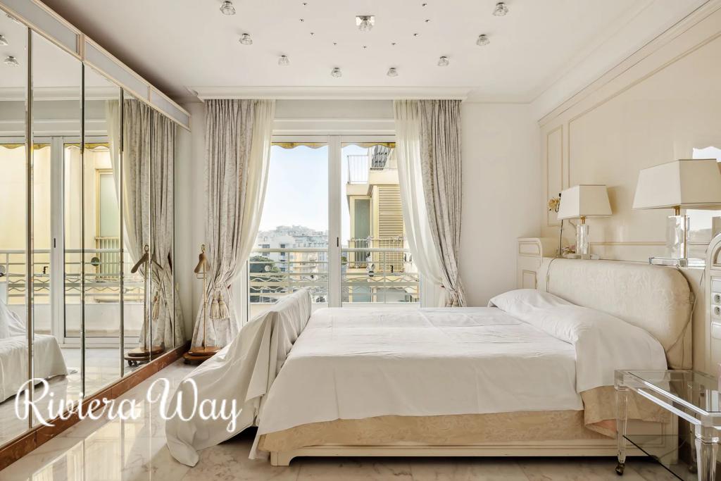 5 room apartment in Cannes, photo #8, listing #99360030