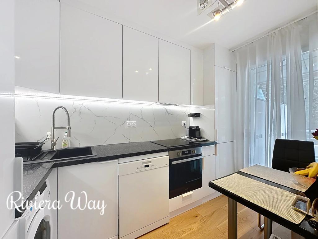 2 room apartment in Antibes, photo #7, listing #106188726