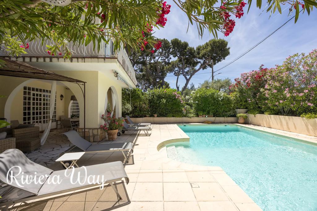5 room villa in Antibes, photo #10, listing #106488732