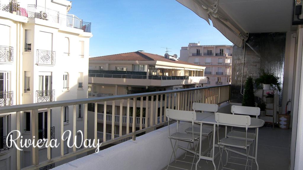 2 room apartment in Cannes, photo #3, listing #78822912