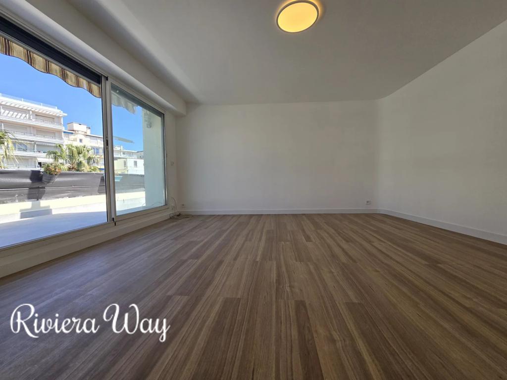 1 room apartment in Juan-les-Pins, photo #8, listing #102952836