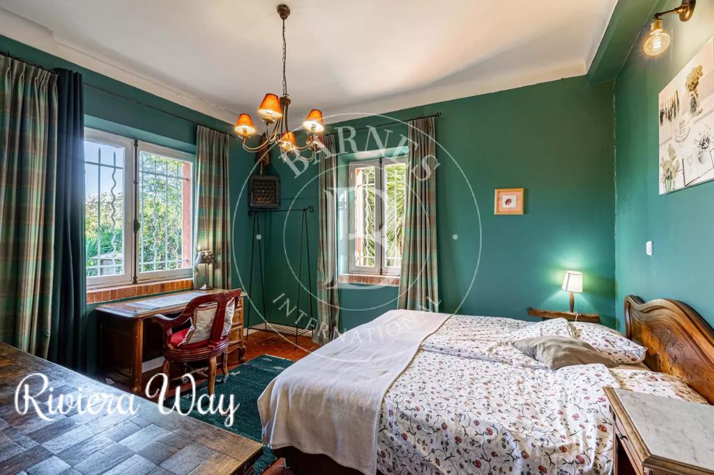 11 room villa in Antibes, photo #4, listing #99341046