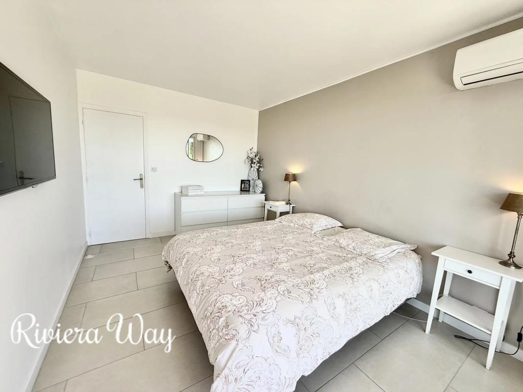 4 room apartment in Antibes, photo #9, listing #103061112