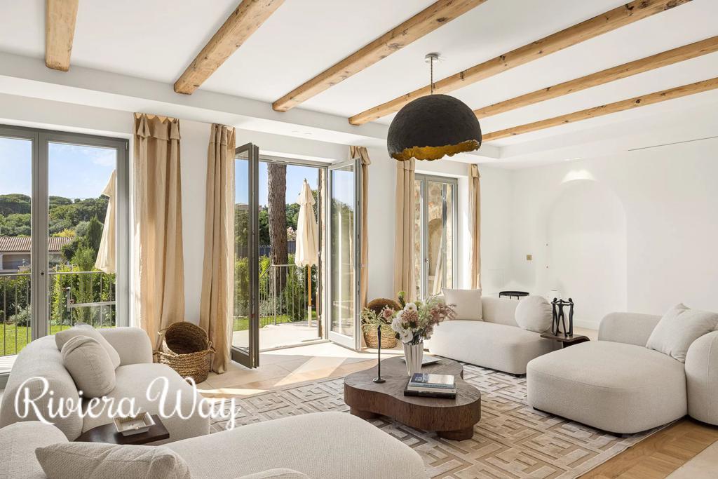8 room villa in Cap d'Antibes, photo #2, listing #106571934