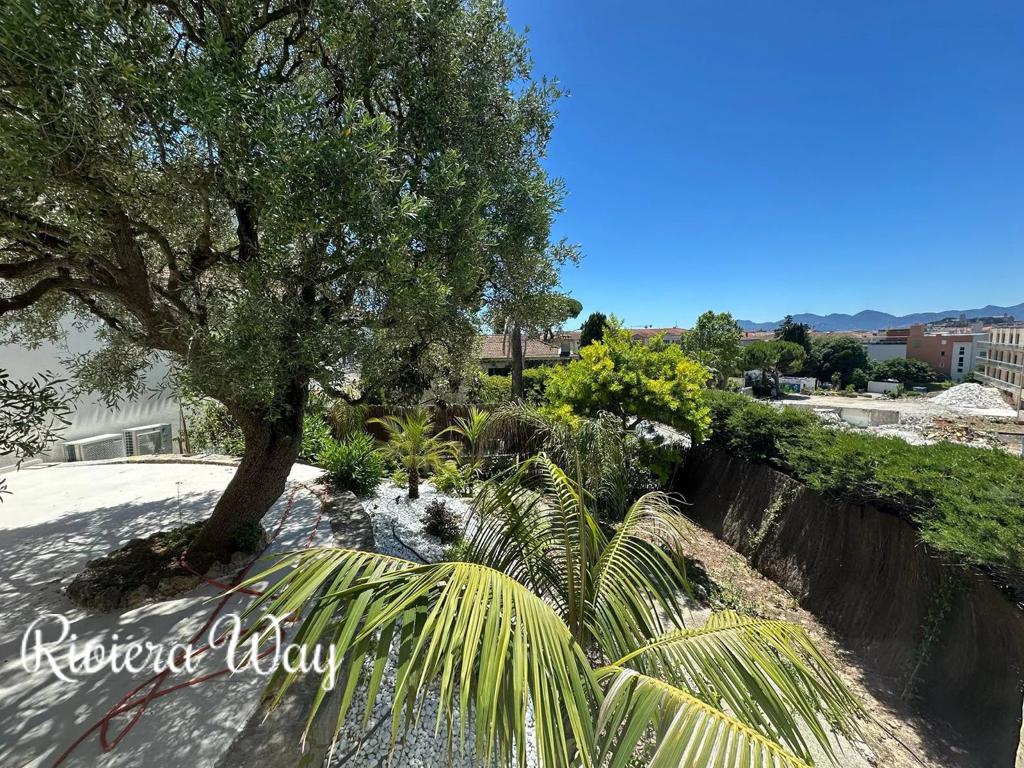 4 room apartment in Cannes, photo #4, listing #106824396