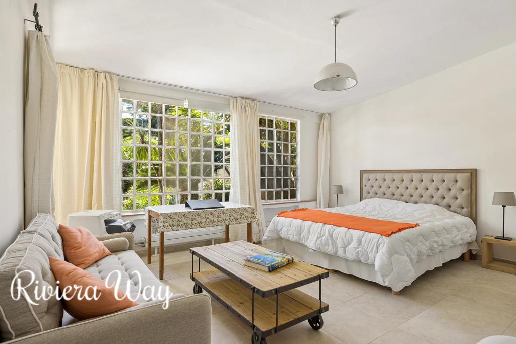 5 room villa in Antibes, photo #8, listing #106488732