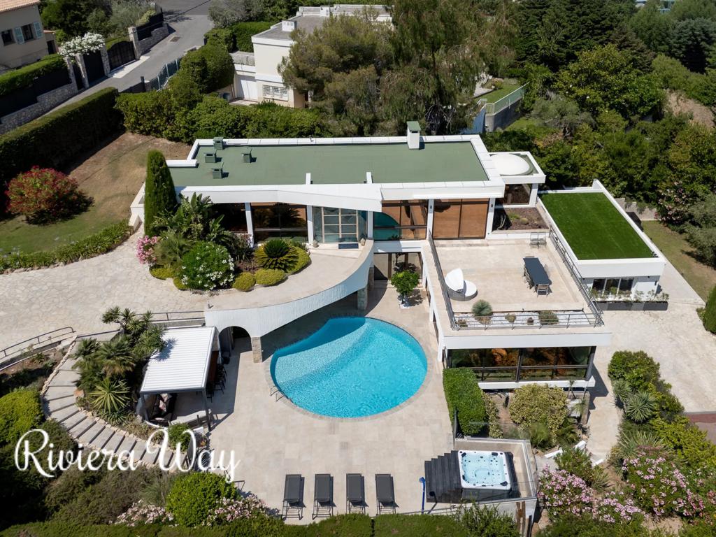 8 room villa in Vallauris, photo #1, listing #106608936