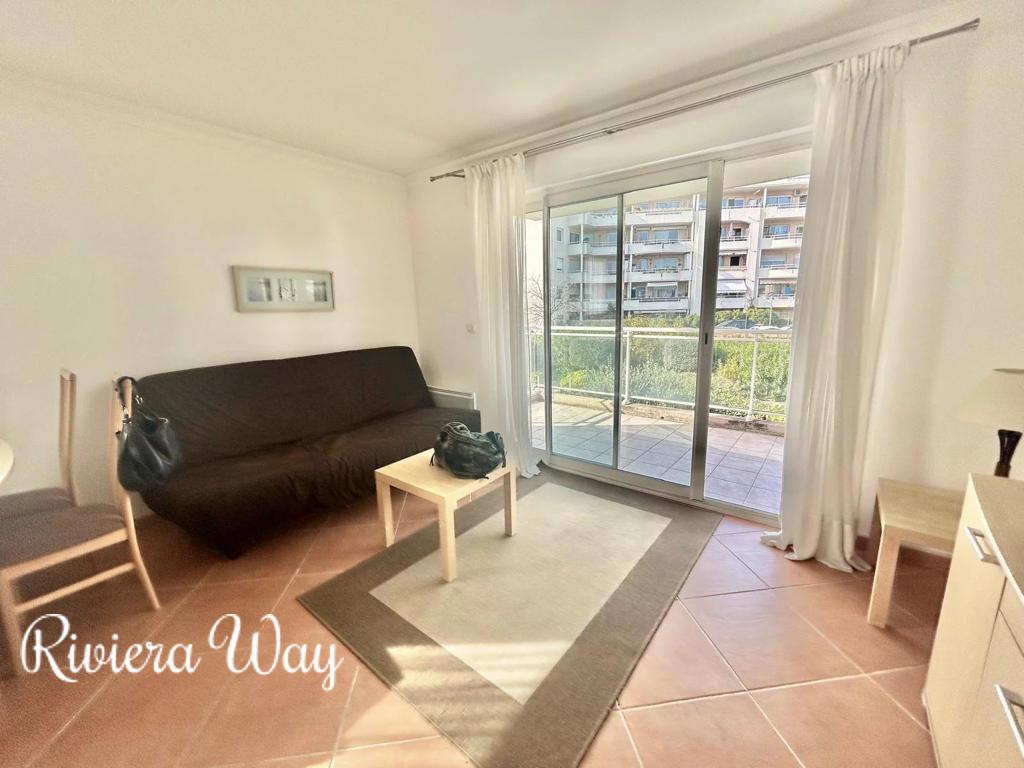 2 room apartment in Juan-les-Pins, photo #6, listing #106127574