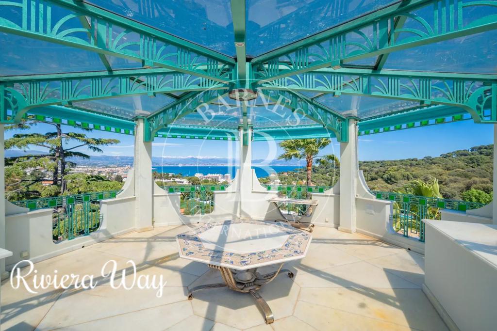 15 room villa in Cap d'Antibes, photo #3, listing #95243988