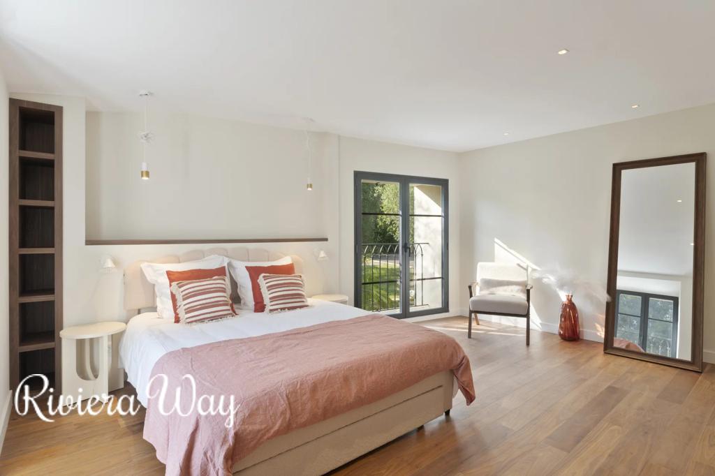 8 room villa in Mougins, photo #4, listing #102676350