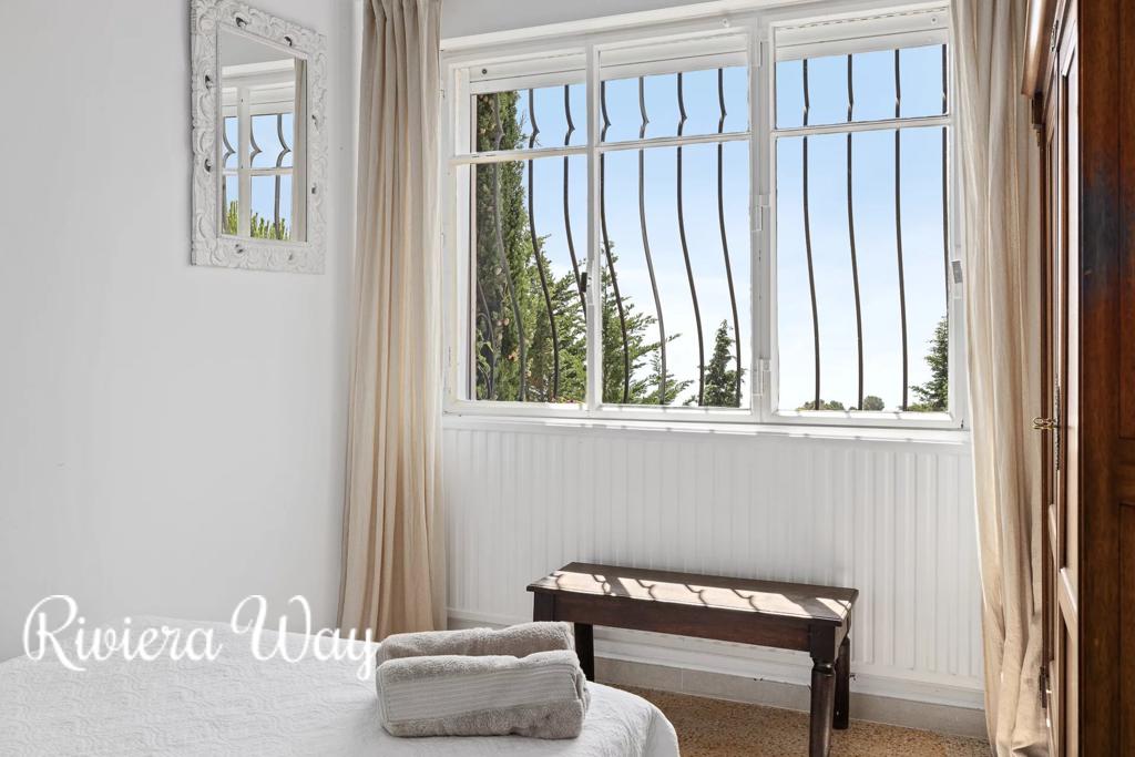 8 room villa in La Turbie, photo #1, listing #82823538