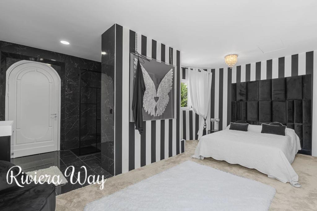 Villa in Mougins, photo #7, listing #103573218