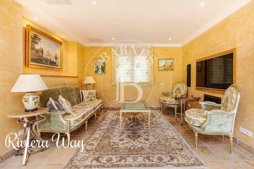 10 room villa in Antibes, photo #10, listing #99687420