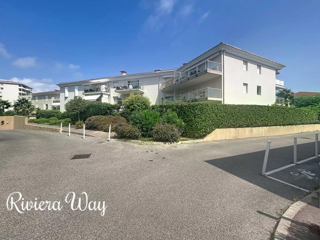 2 room apartment in Juan-les-Pins, photo #3, listing #106127574