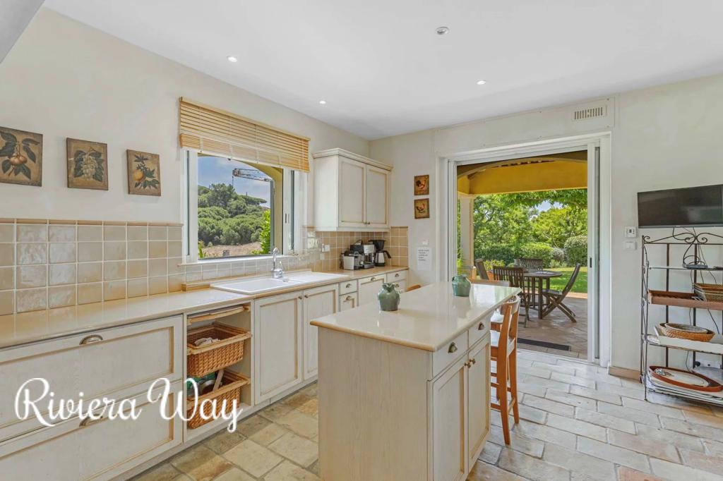 8 room villa in La Croix-Valmer, photo #9, listing #103229952