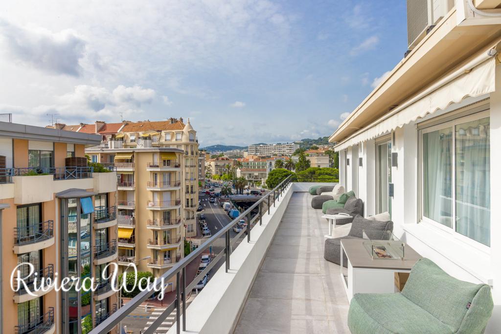 Apartment in Cannes, photo #6, listing #83529600