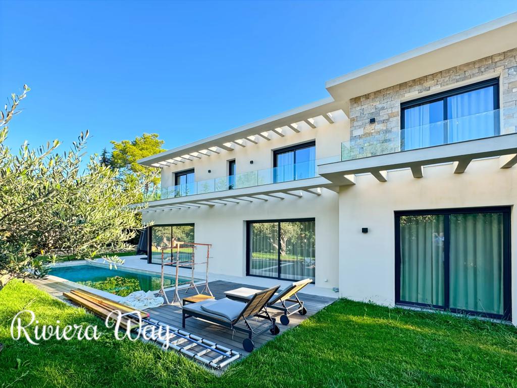 8 room villa in Mougins, photo #3, listing #104160252