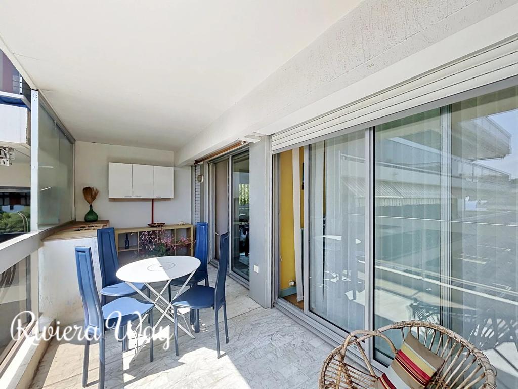 3 room apartment in Antibes, photo #10, listing #106185366
