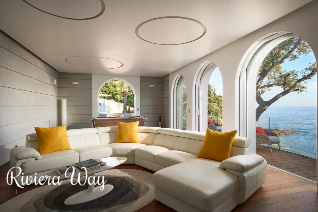 8 room villa in Agay, photo #10, listing #86857428