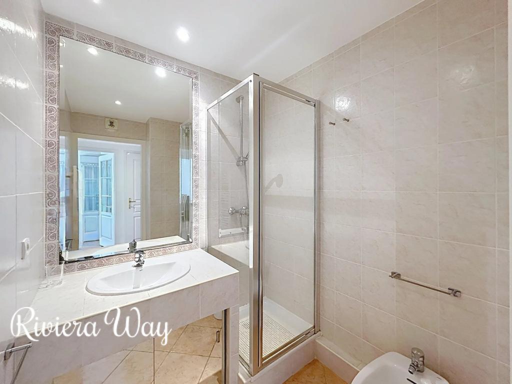 2 room apartment in Juan-les-Pins, photo #10, listing #106127574