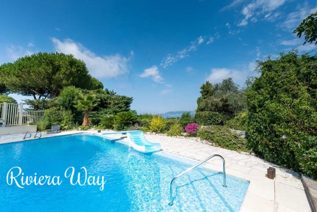 5 room apartment in Antibes, photo #9, listing #103975494