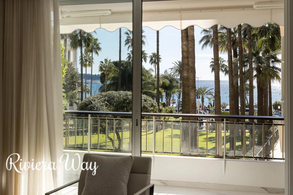 4 room apartment in Cannes, photo #10, listing #103125666