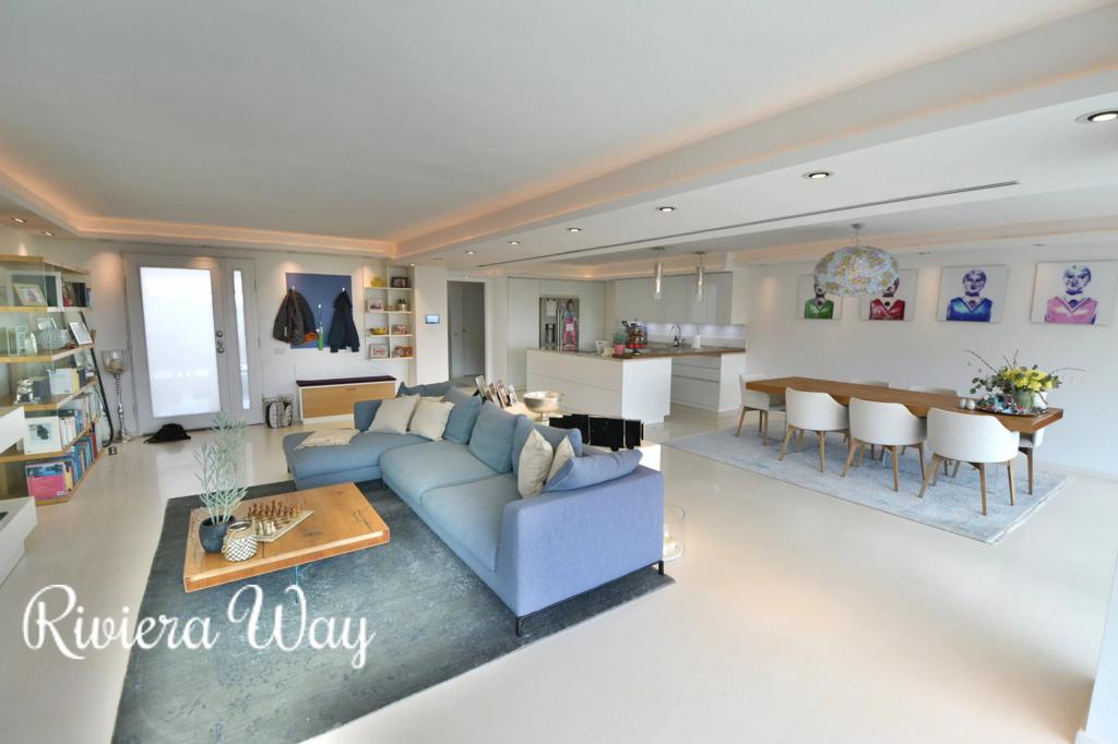 5 room villa in Vallauris, photo #7, listing #93784992