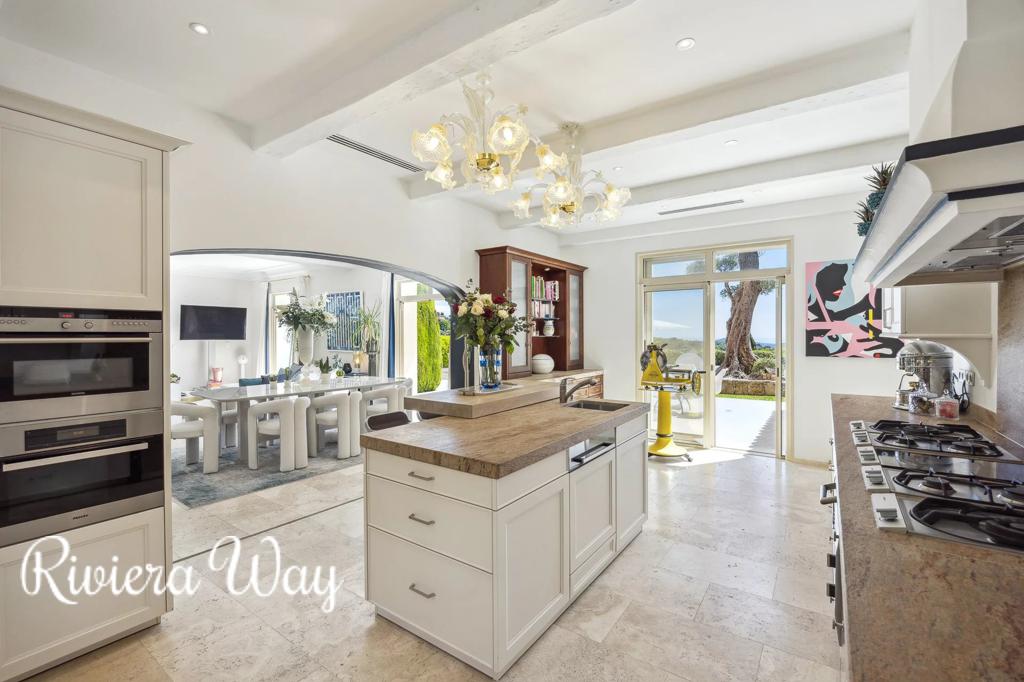 14 room villa in Grasse, photo #4, listing #102971064