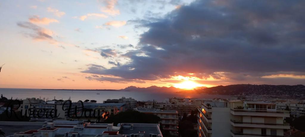 4 room apartment in Antibes, photo #9, listing #101638320