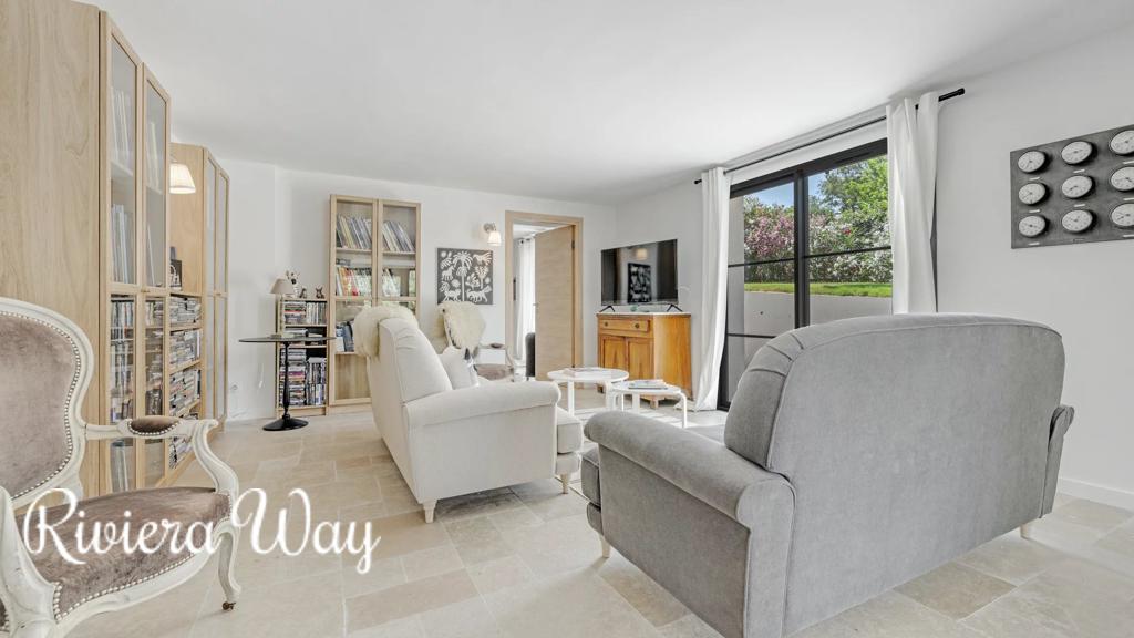 10 room villa in Grimaud, photo #10, listing #104001870