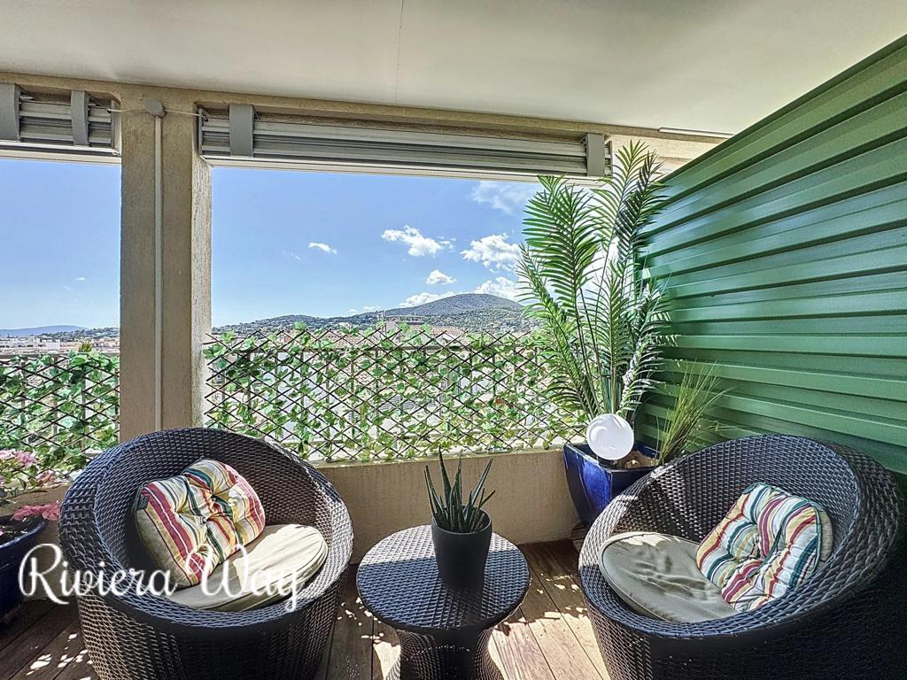3 room apartment in Sainte-Maxime, photo #1, listing #103040196