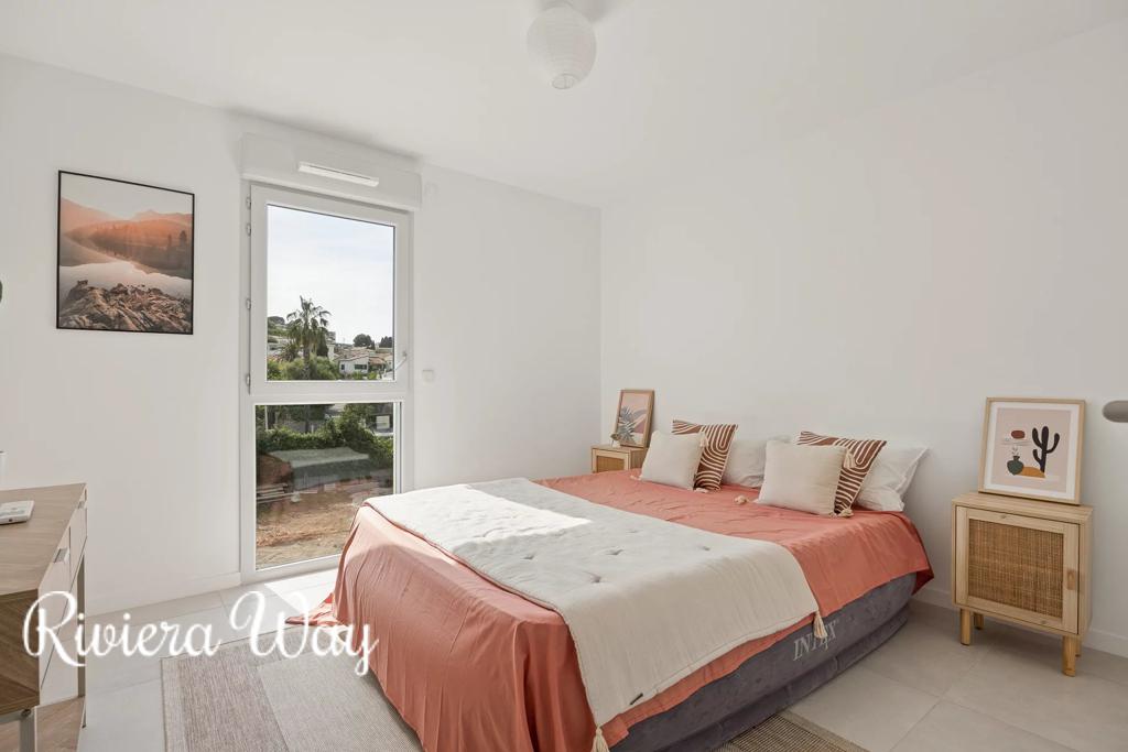 4 room apartment in Antibes, photo #8, listing #106015854