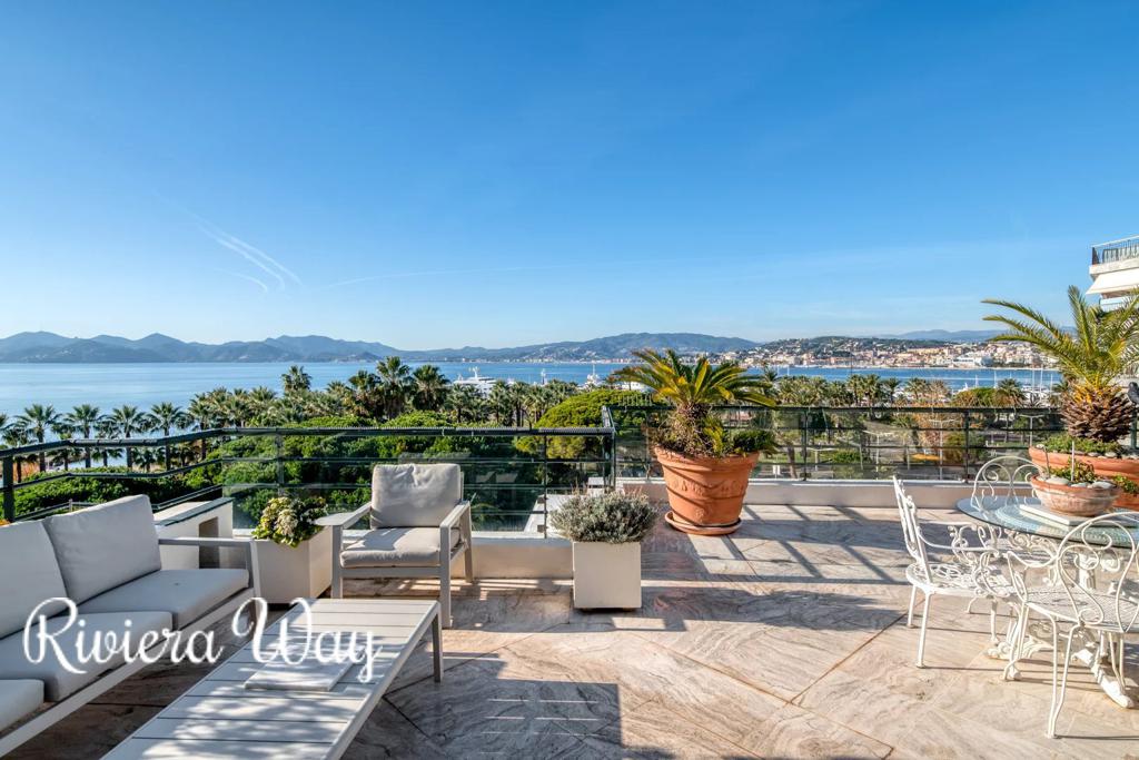 4 room apartment in Cannes, photo #4, listing #105139692