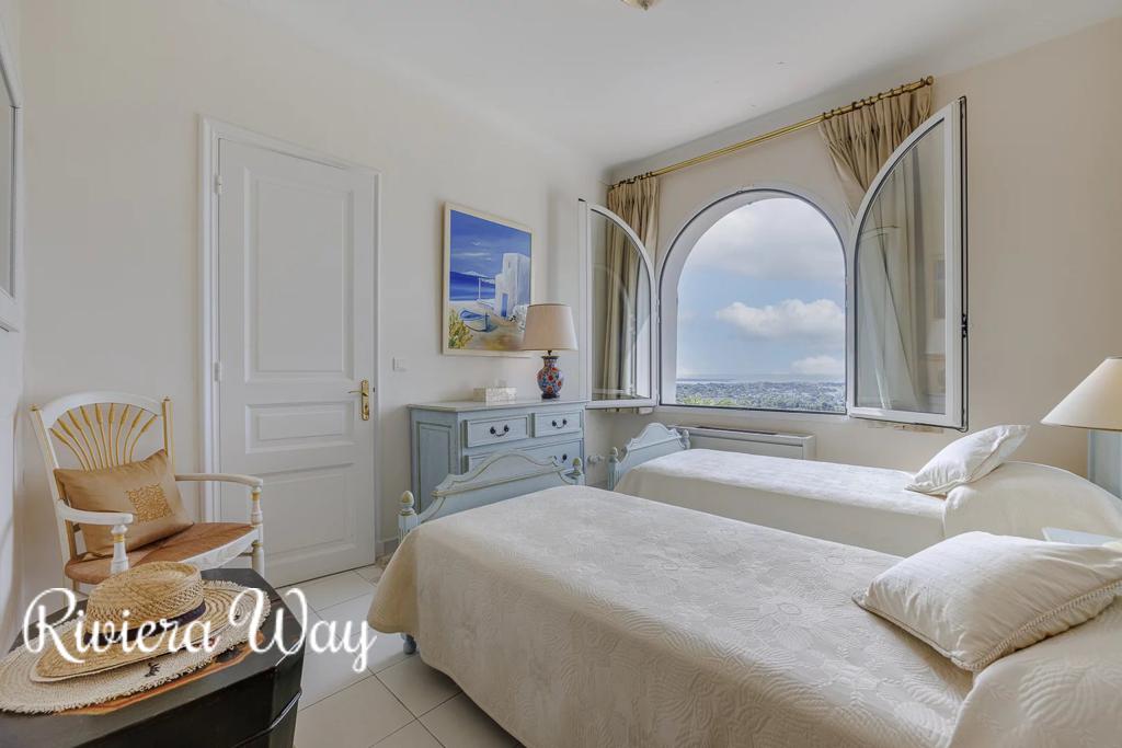8 room villa in Mougins, photo #3, listing #96583074