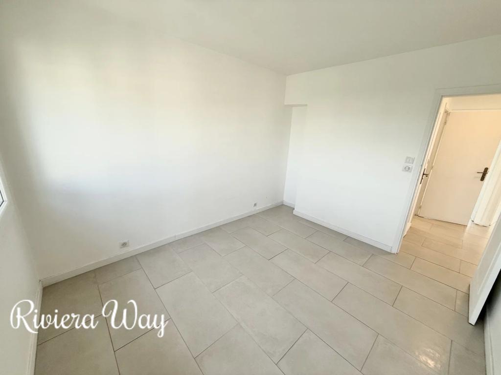 4 room apartment in Antibes, photo #3, listing #103061112