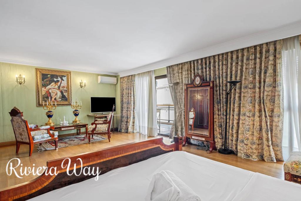 6 room apartment in Boulevard de la Croisette, photo #2, listing #104070078