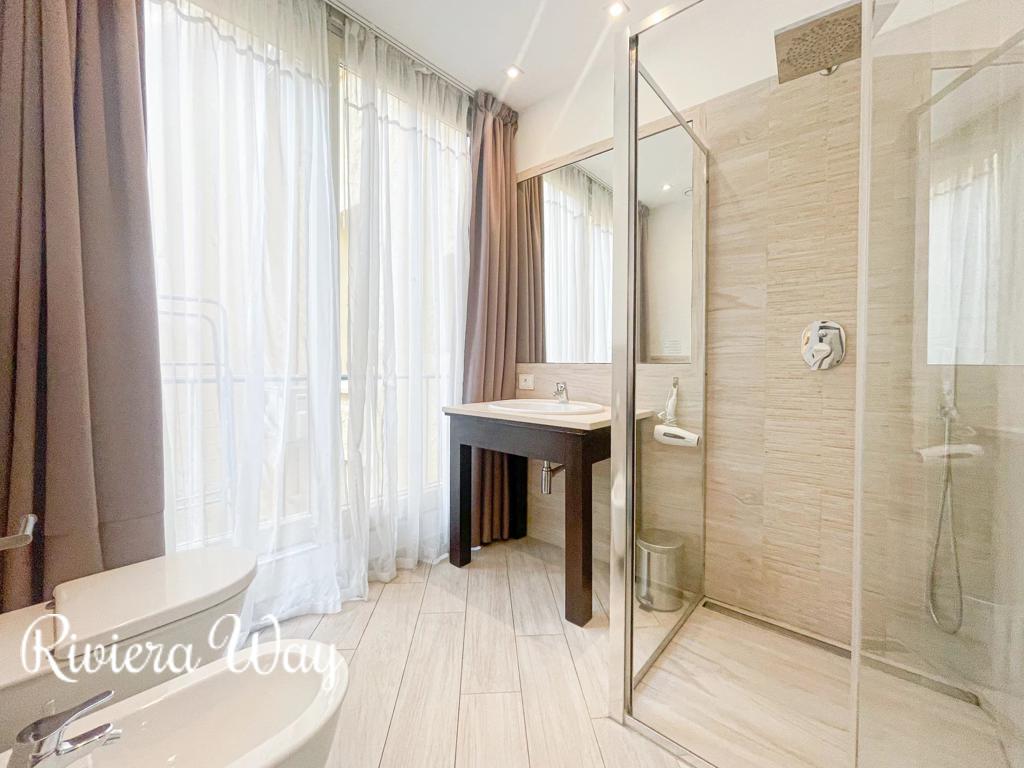 2 room apartment in Cannes, photo #7, listing #106248282