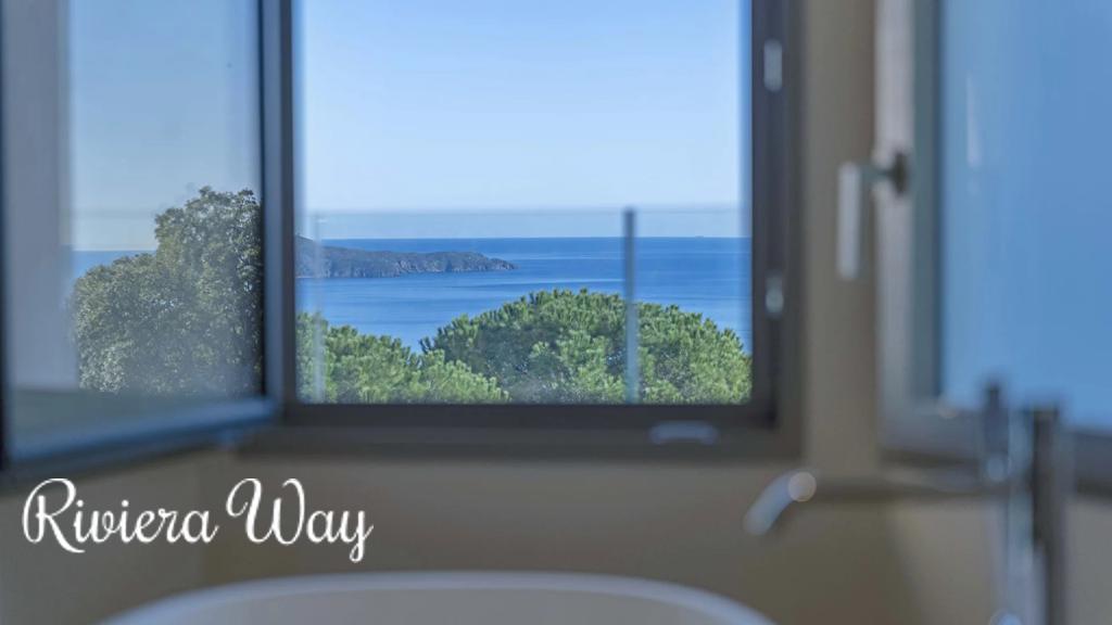 9 room villa in Cavalaire-sur-Mer, photo #1, listing #104652450