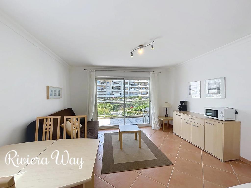 2 room apartment in Juan-les-Pins, photo #7, listing #106127574